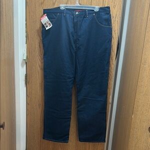 WRANGLER.  RUGGED. NEW.  Mens US W 42X L 31